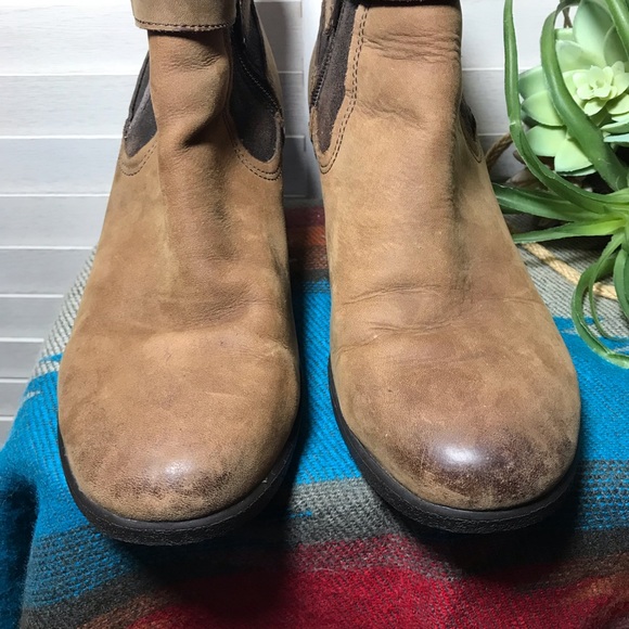 🍀🌸 UGG Emalie Brown leather Booties🌸🍀 - Picture 3 of 11